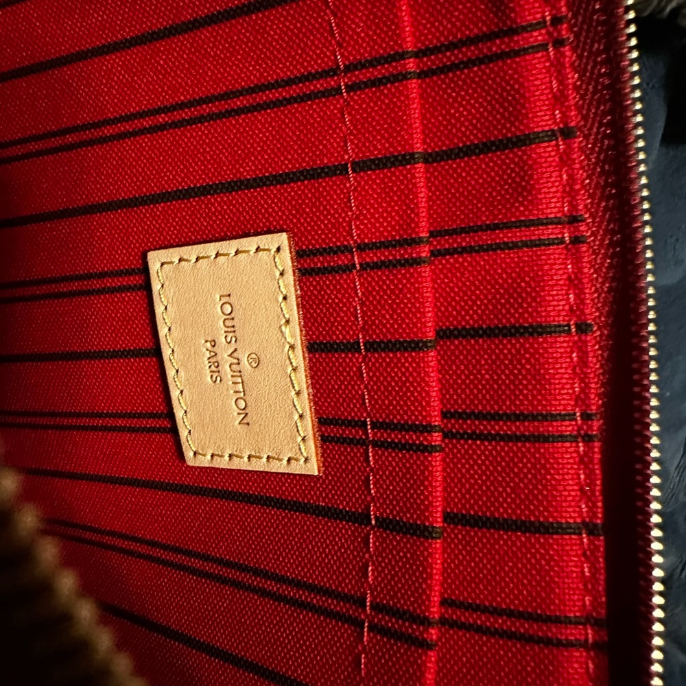 LV Wristlet - Picture 6 of 10